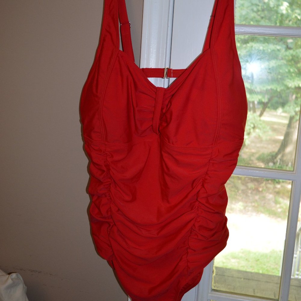 Plus size swimsuit new.